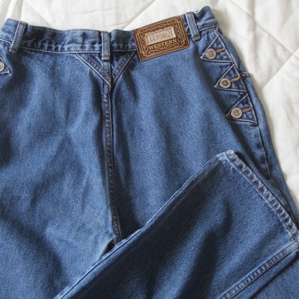 Western-Style High-Rise Women’s Jeans in Medium Blue